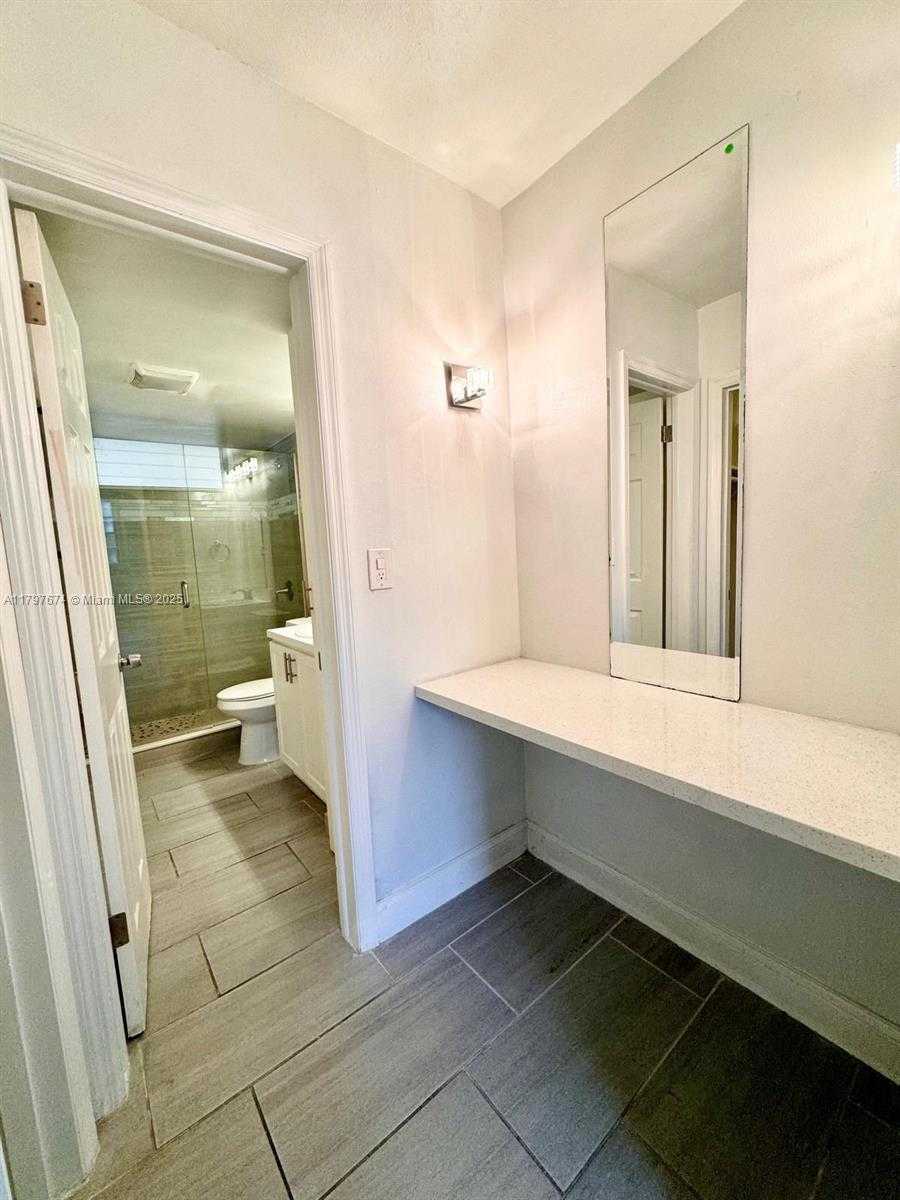 Small Image of 2905 POINT EAST DR #L102, Aventura Number 14