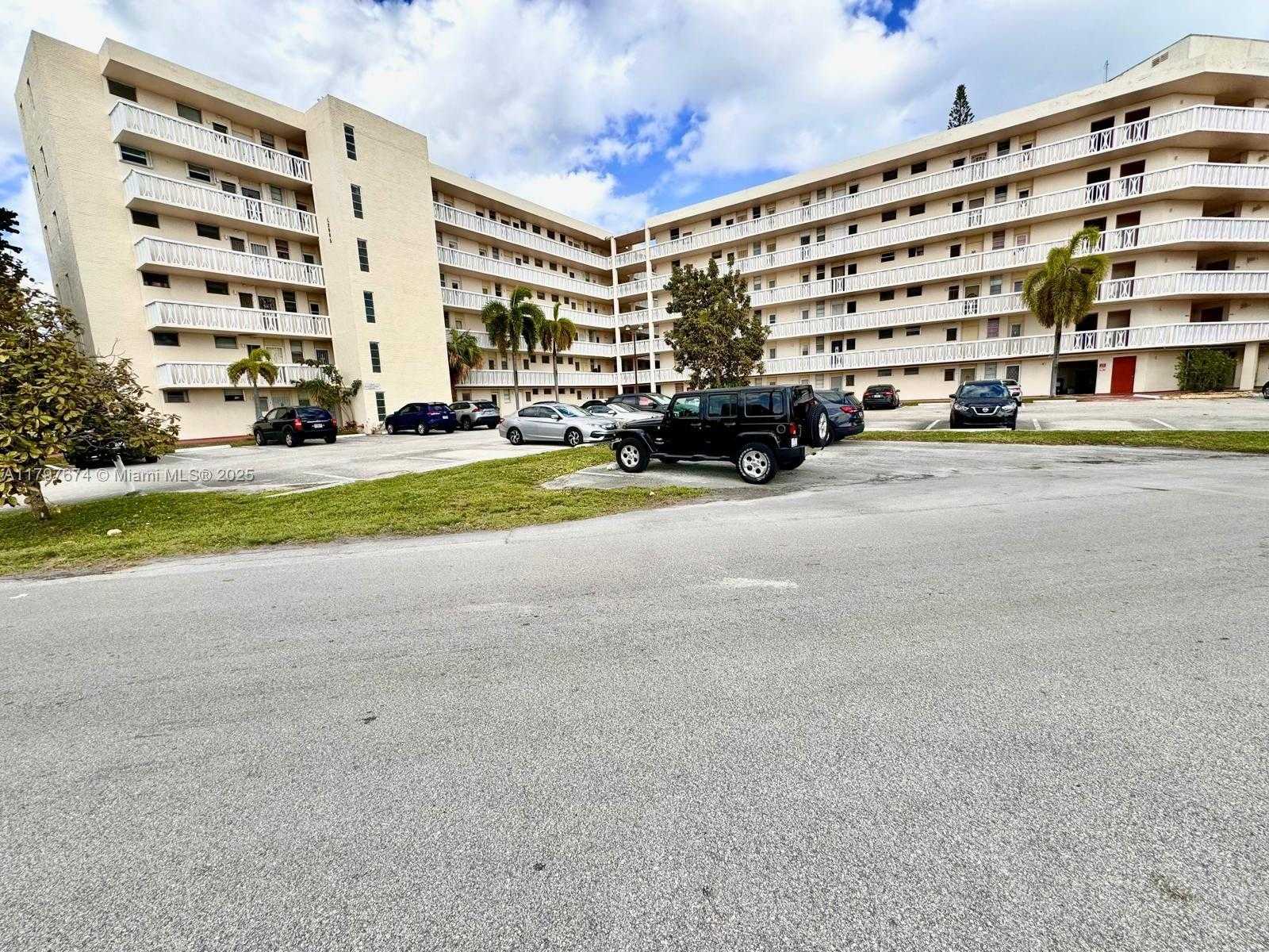 Small Image of 2905 POINT EAST DR #L102, Aventura Number 15