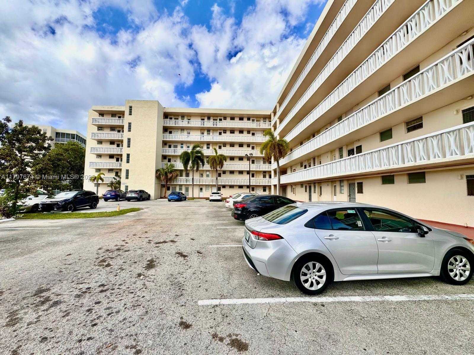 Small Image of 2905 POINT EAST DR #L102, Aventura Number 16