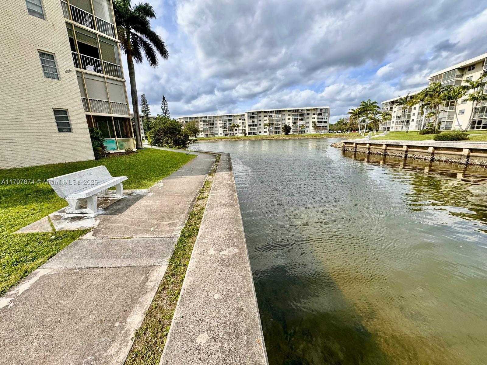 Small Image of 2905 POINT EAST DR #L102, Aventura Number 2