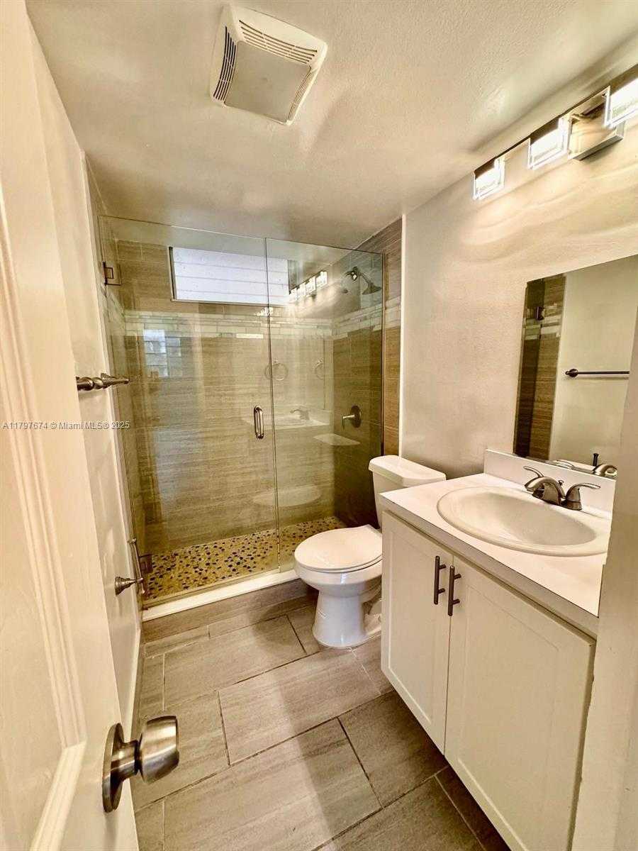 Small Image of 2905 POINT EAST DR #L102, Aventura Number 6