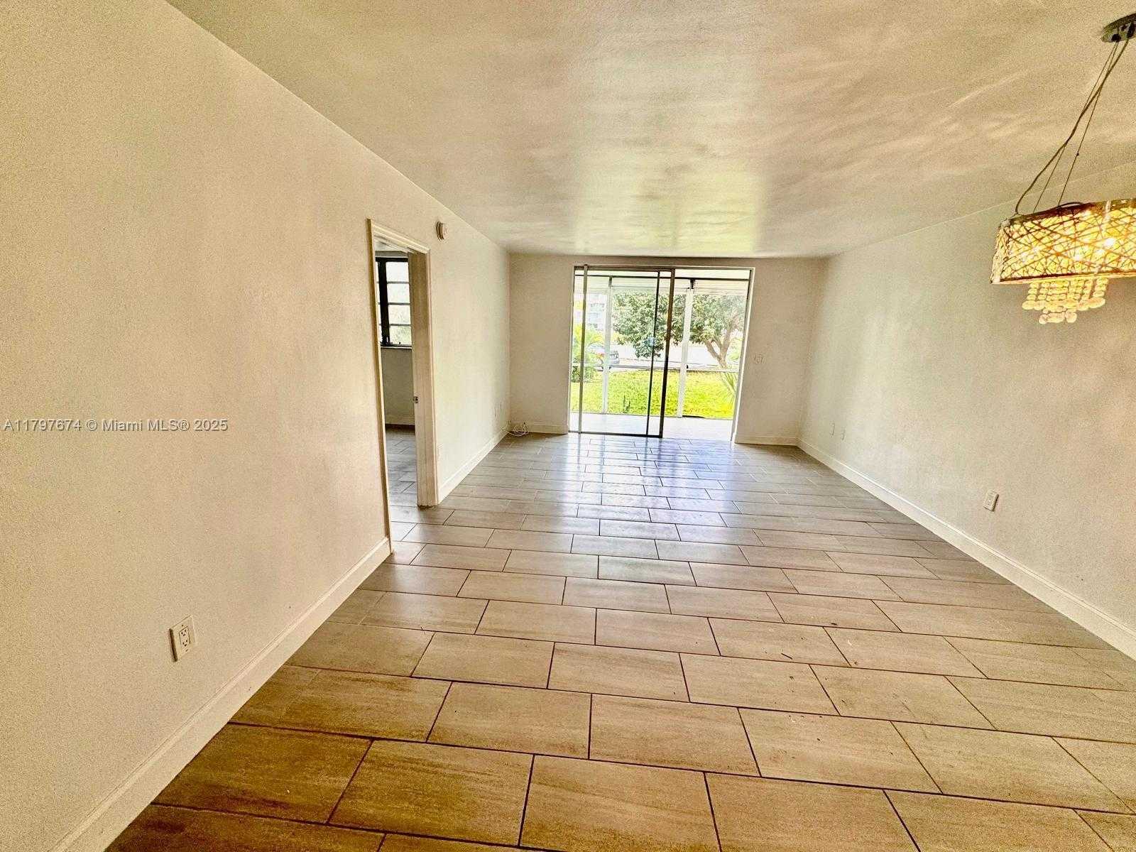 Small Image of 2905 POINT EAST DR #L102, Aventura Number 7