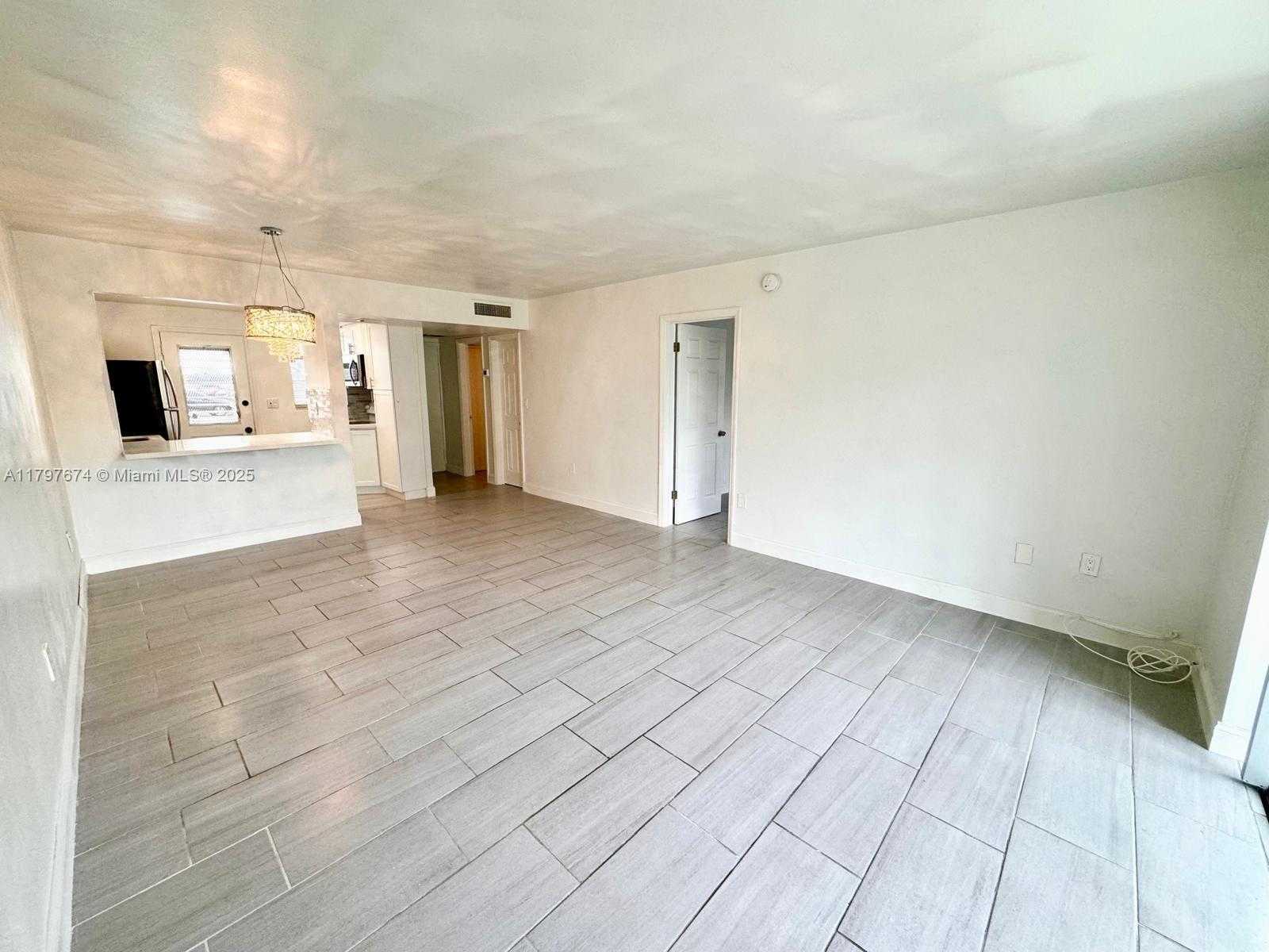 Small Image of 2905 POINT EAST DR #L102, Aventura Number 8