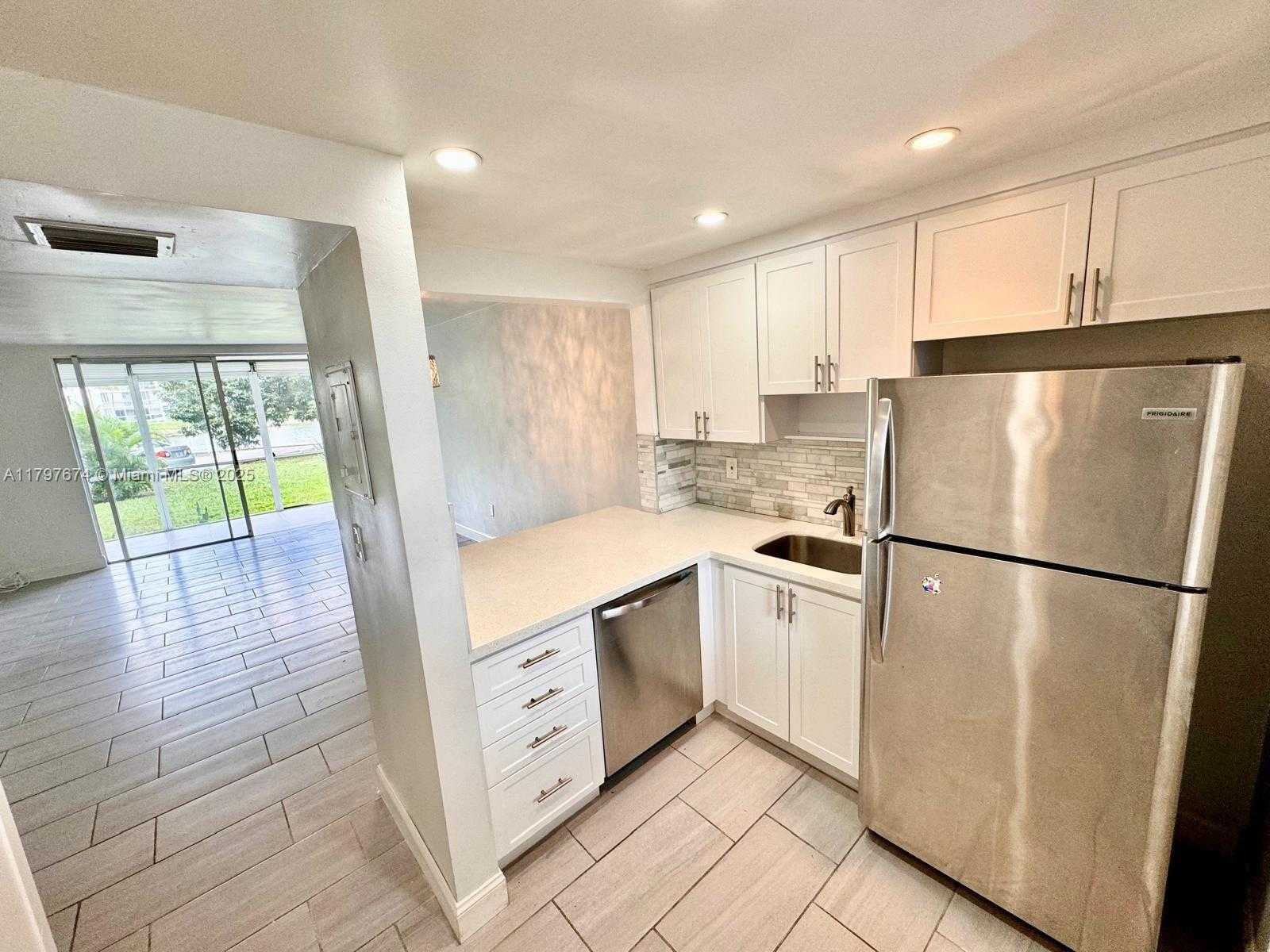 Small Image of 2905 POINT EAST DR #L102, Aventura Number 9