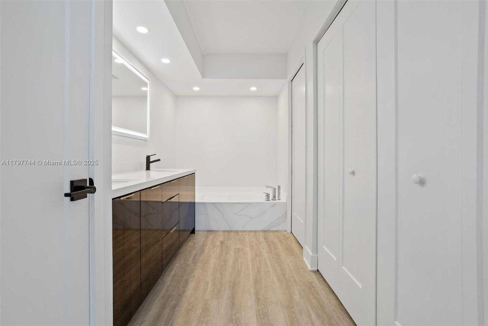 Small Image of 19101 NORTH EAST 36TH CT #2704, Aventura Number 14
