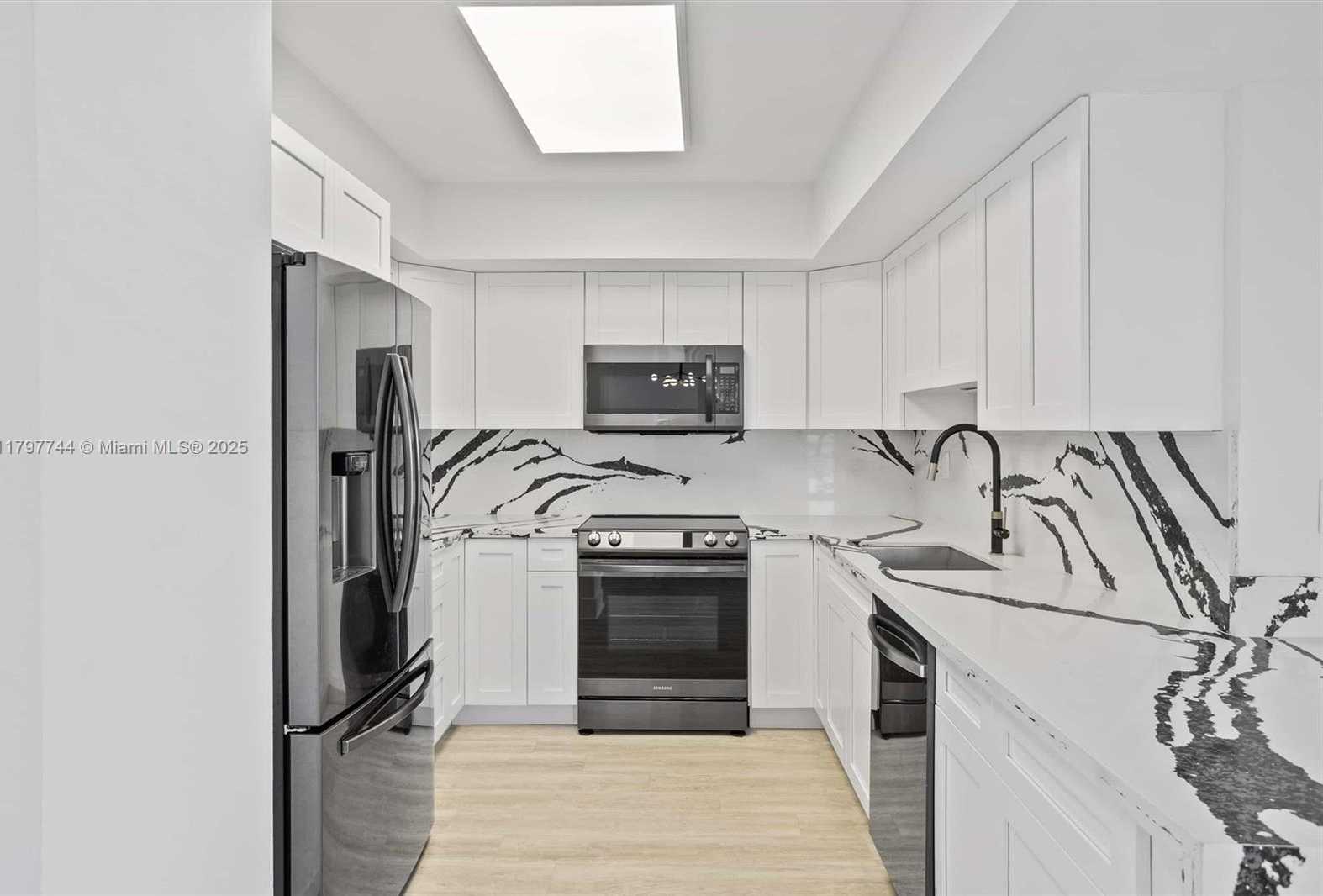 Small Image of 19101 NORTH EAST 36TH CT #2704, Aventura Number 8