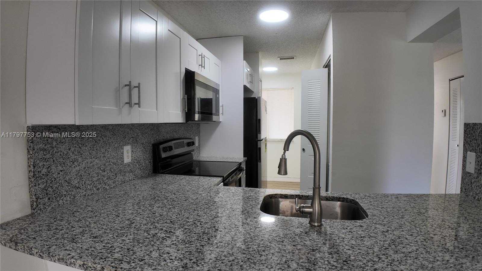 Small Image of 1084 CORAL CLUB DR #1084, Coral Springs Number 10
