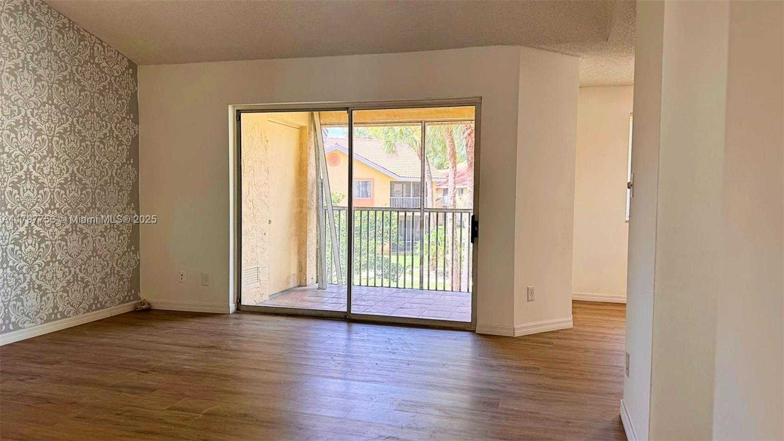 Small Image of 1084 CORAL CLUB DR #1084, Coral Springs Number 4