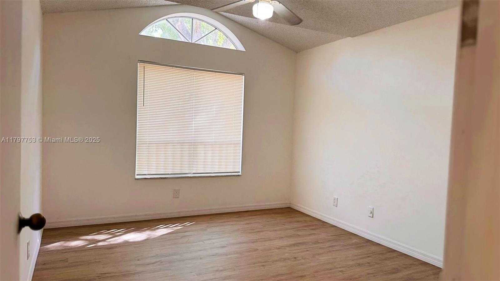 Small Image of 1084 CORAL CLUB DR #1084, Coral Springs Number 5