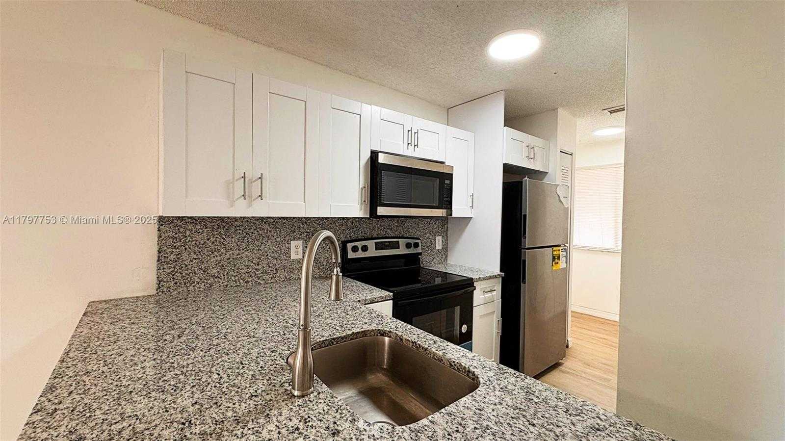 Small Image of 1084 CORAL CLUB DR #1084, Coral Springs Number 8