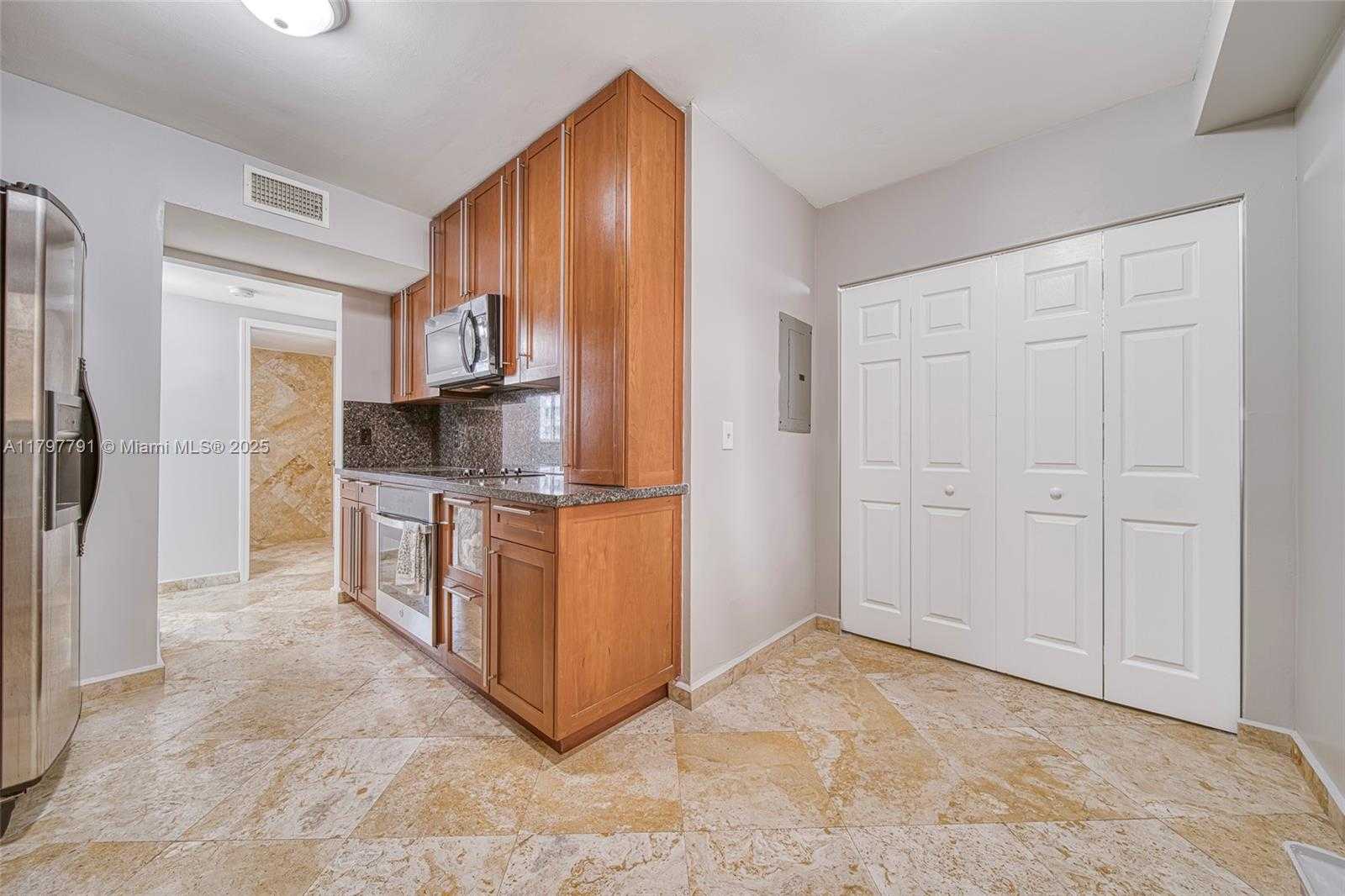 Small Image of 8888 COLLINS AVE #201, Surfside Number 14