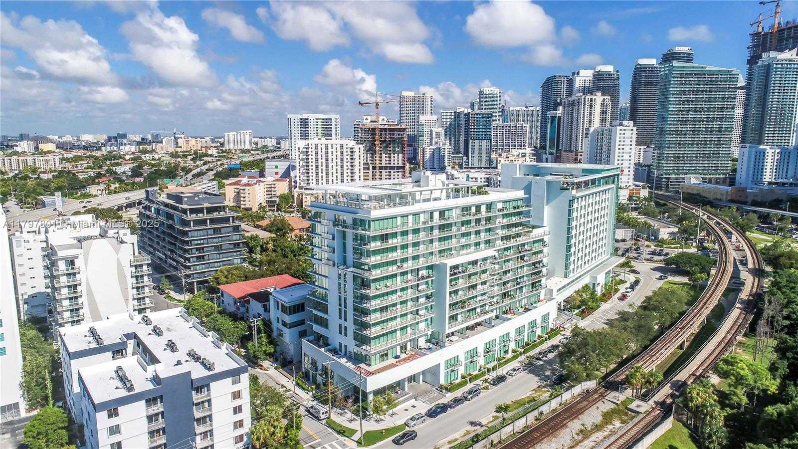Small Image of 1600 SOUTH WEST 1ST AVE #TH-07, Miami Number 29