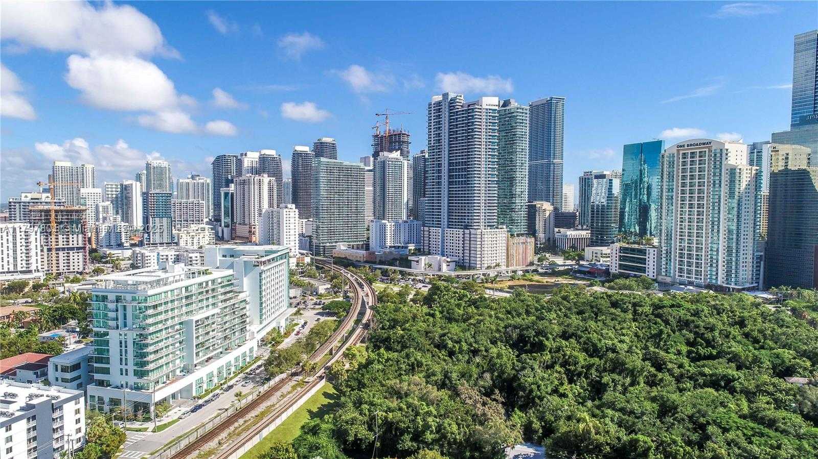 Small Image of 1600 SOUTH WEST 1ST AVE #TH-07, Miami Number 30
