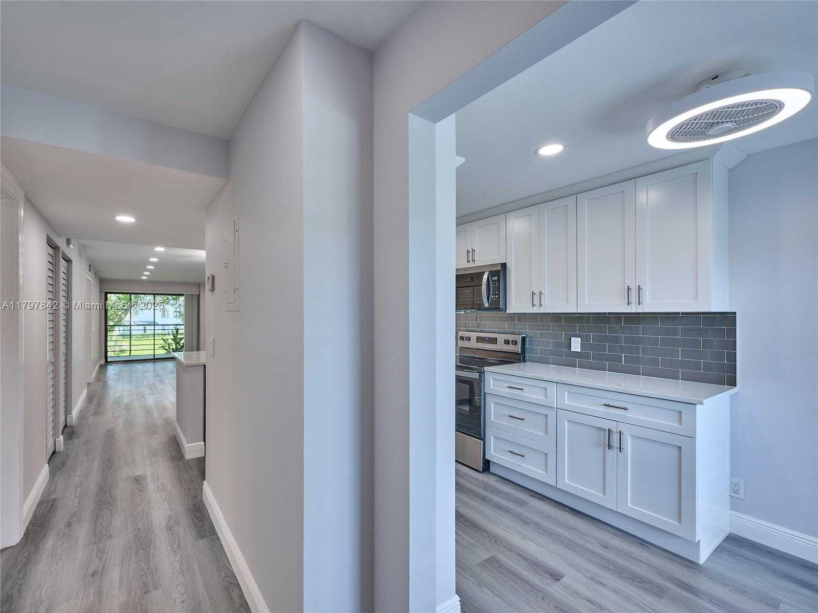 Small Image of 5380 CEDAR LAKE DR #204, Boynton Beach Number 27