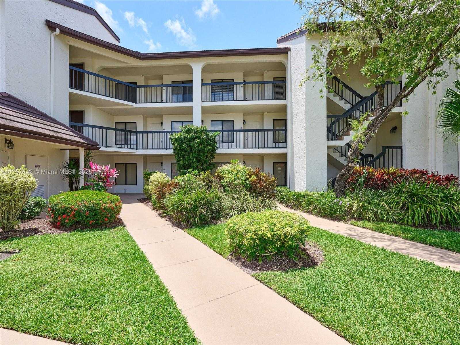 Small Image of 5380 CEDAR LAKE DR #204, Boynton Beach Number 3