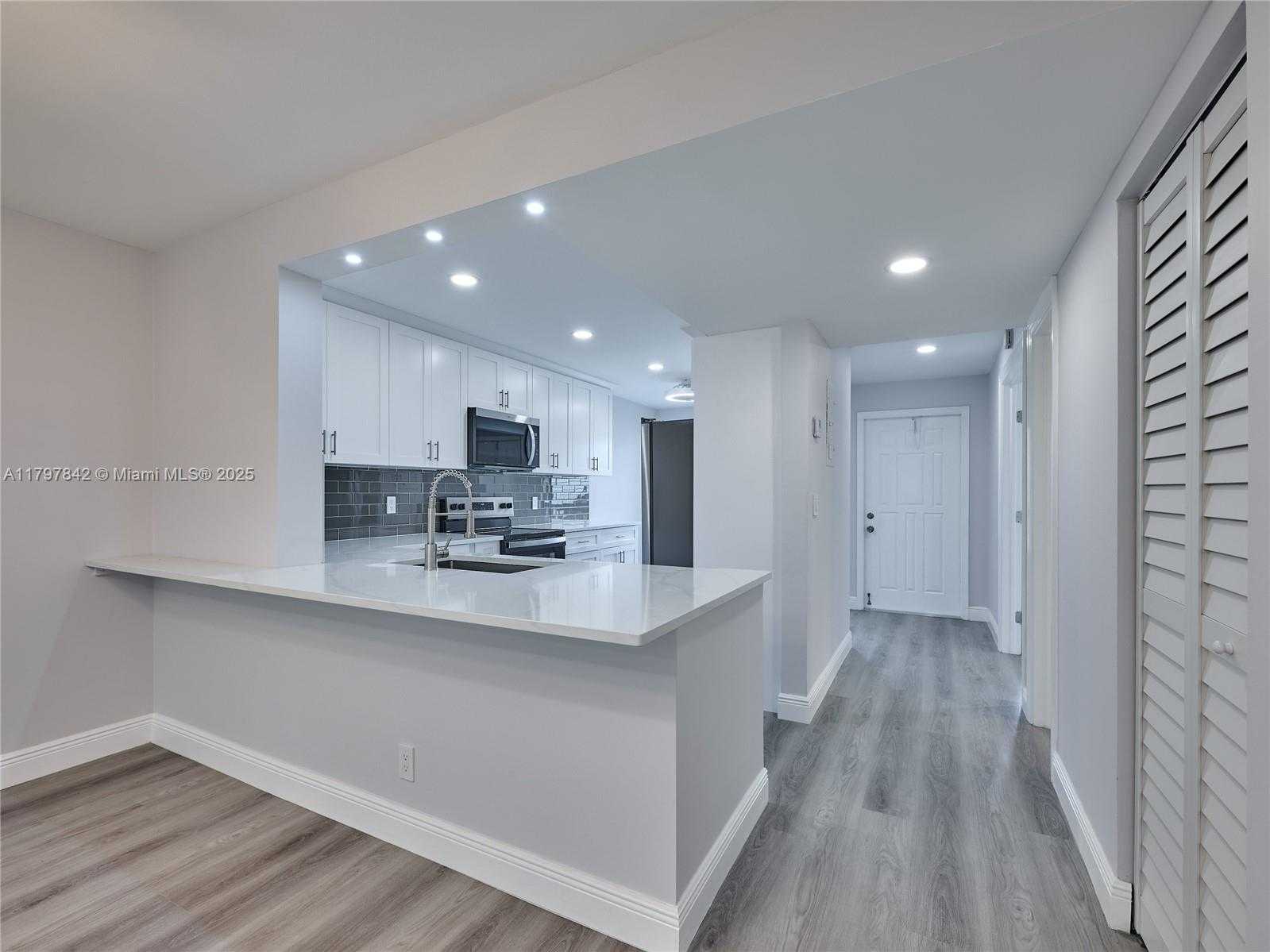 Small Image of 5380 CEDAR LAKE DR #204, Boynton Beach Number 34