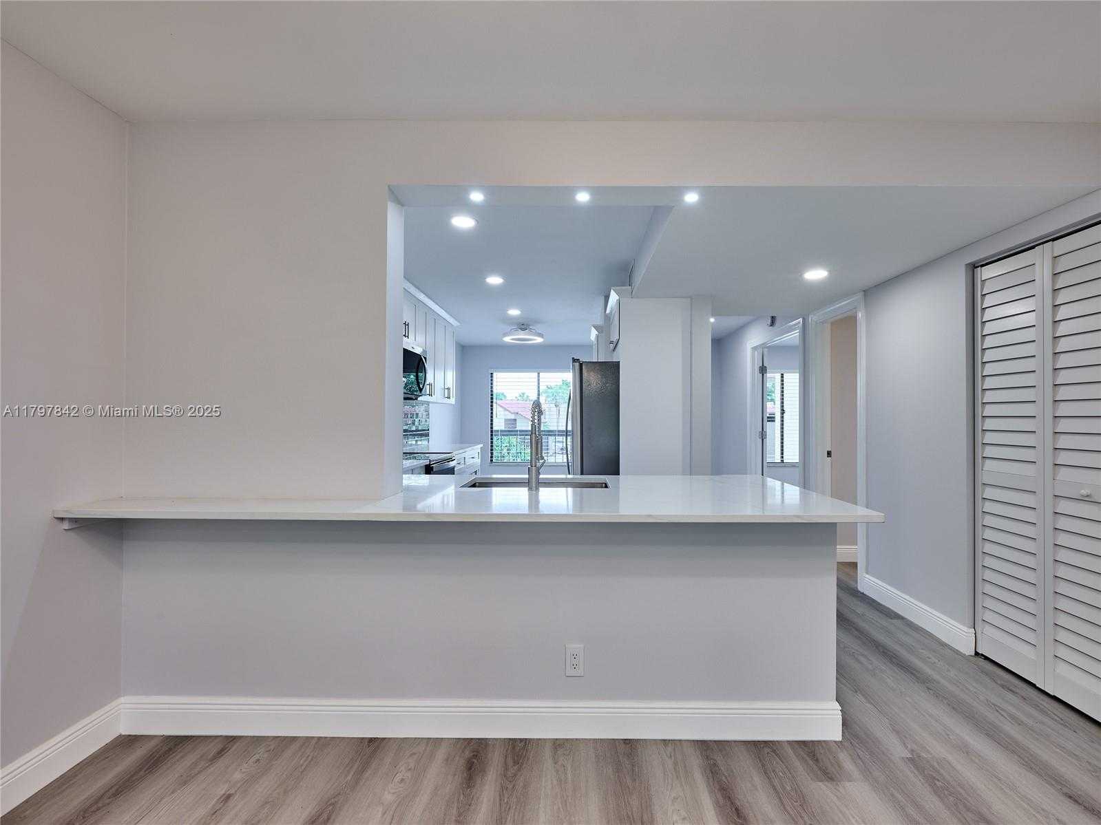 Small Image of 5380 CEDAR LAKE DR #204, Boynton Beach Number 35