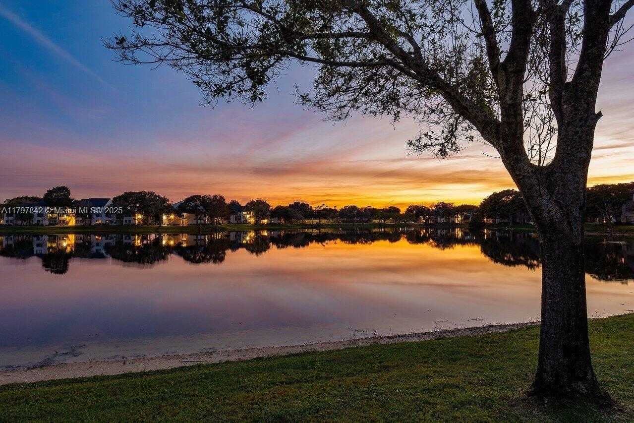 Small Image of 5380 CEDAR LAKE DR #204, Boynton Beach Number 8