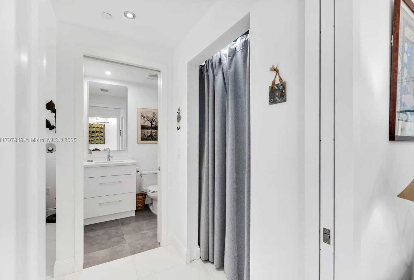 Small Image of 3131 NORTH EAST 188TH ST #2-1004, Aventura Number 17