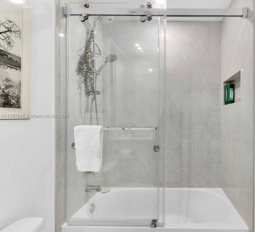 Small Image of 3131 NORTH EAST 188TH ST #2-1004, Aventura Number 19