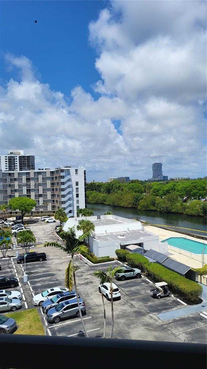 Small Image of 3475 NORTH COUNTRY CLUB DR #614, Aventura Number 2