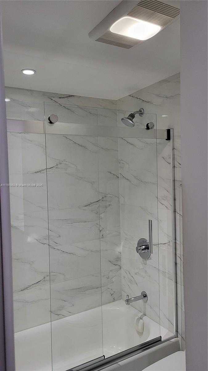 Small Image of 3475 NORTH COUNTRY CLUB DR #614, Aventura Number 26