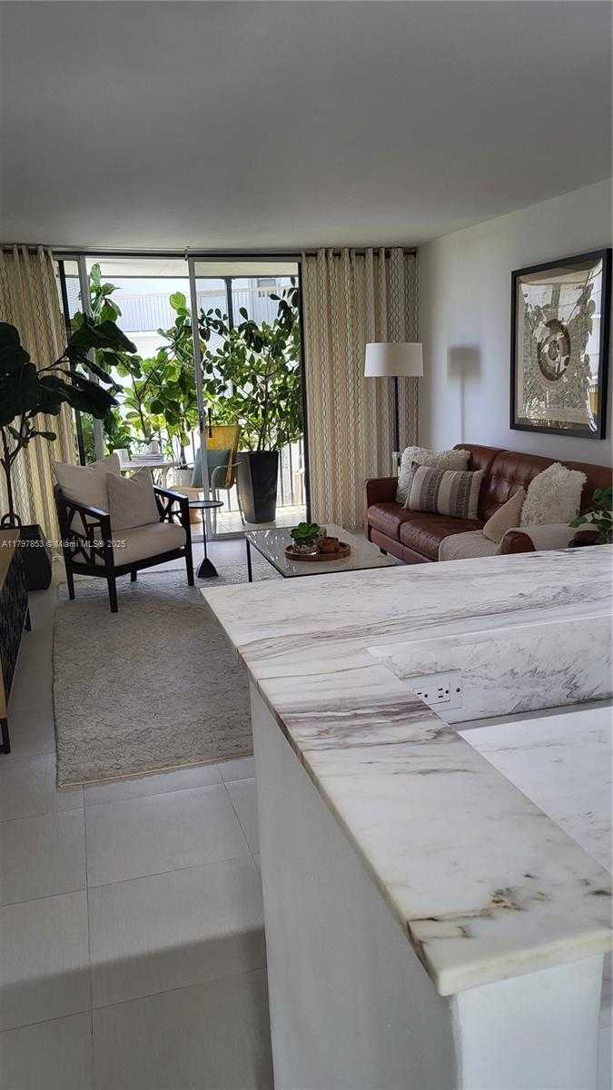 Small Image of 3475 NORTH COUNTRY CLUB DR #614, Aventura Number 4