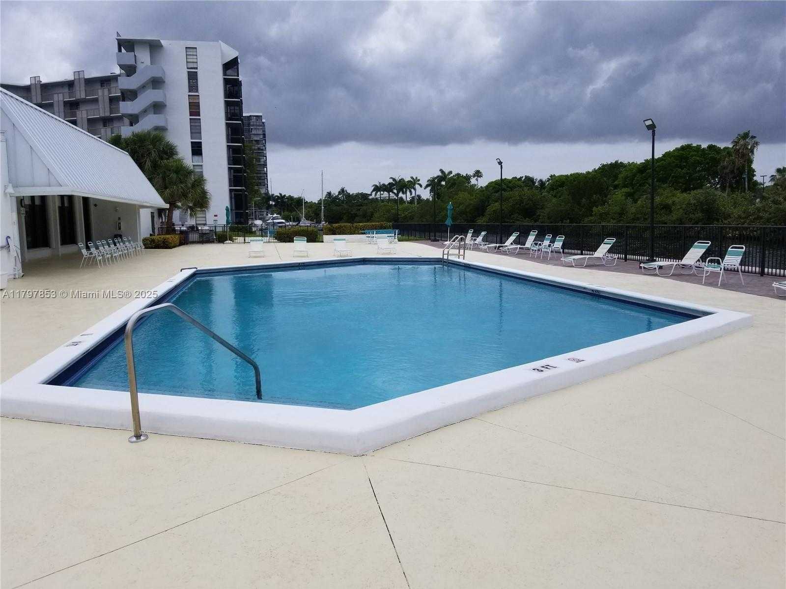 Small Image of 3475 NORTH COUNTRY CLUB DR #614, Aventura Number 43