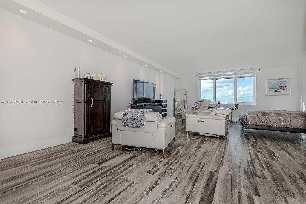 Small Image of 2301 COLLINS AVE #1532, Miami Beach Number 4