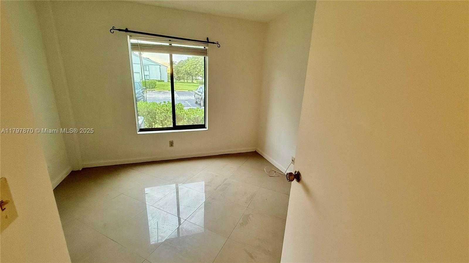 Small Image of 3664 ALDER DR #B1, West Palm Beach Number 7