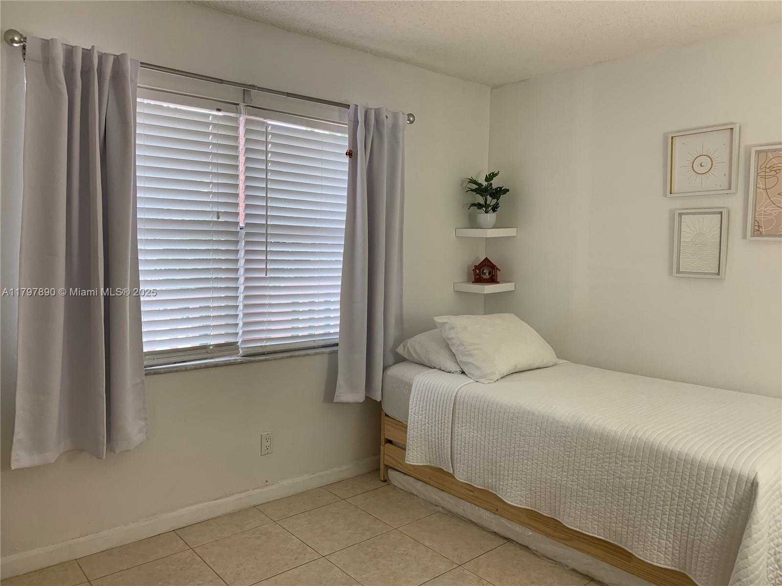 Small Image of 9621 SUNRISE LAKES BLVD #211, Sunrise Number 13