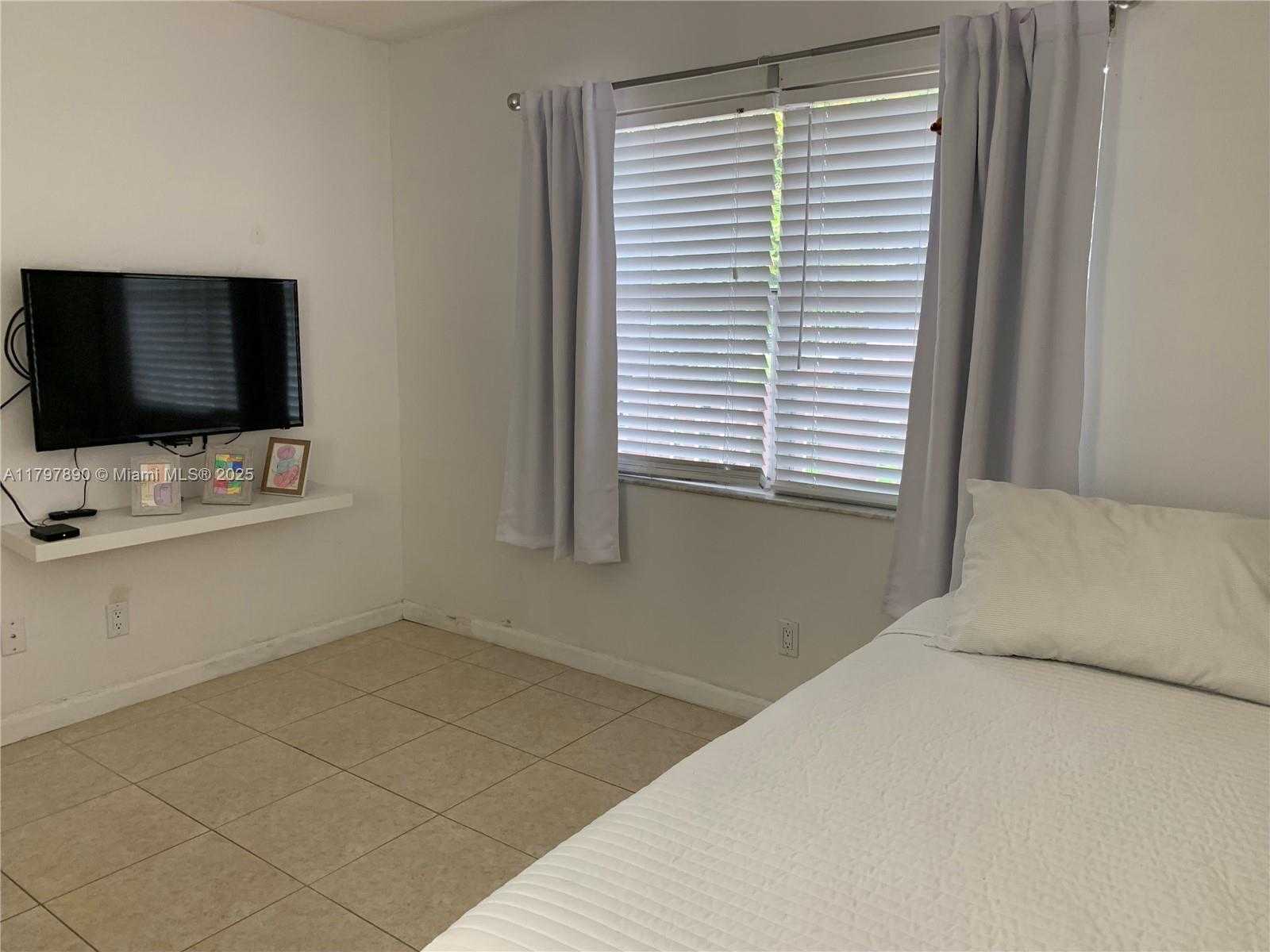Small Image of 9621 SUNRISE LAKES BLVD #211, Sunrise Number 14