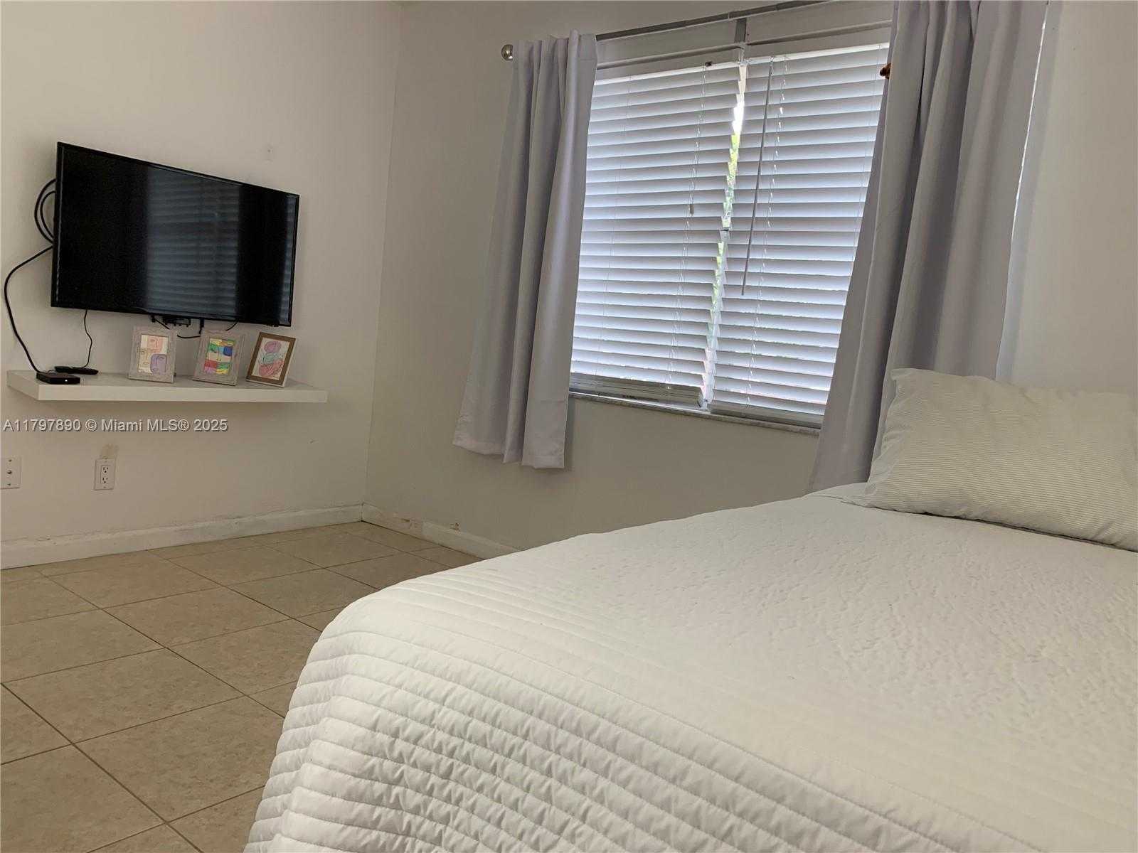 Small Image of 9621 SUNRISE LAKES BLVD #211, Sunrise Number 15