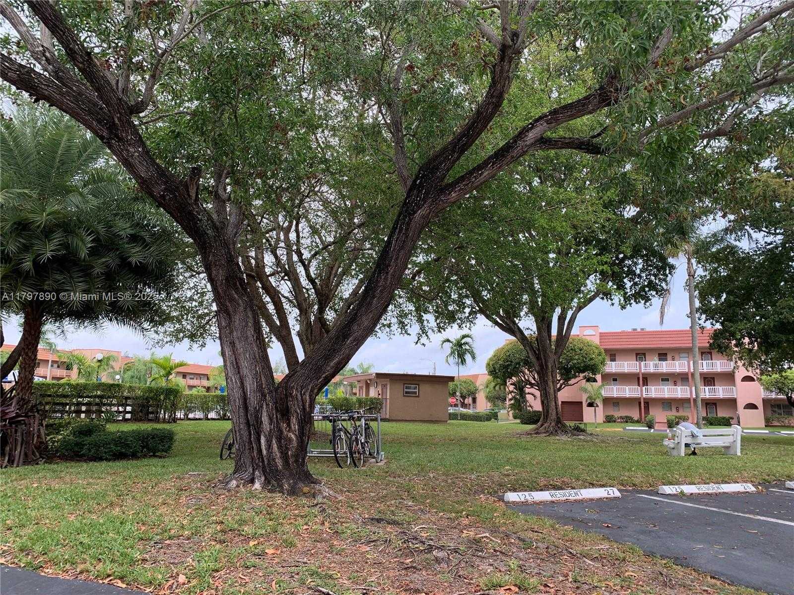 Small Image of 9621 SUNRISE LAKES BLVD #211, Sunrise Number 20