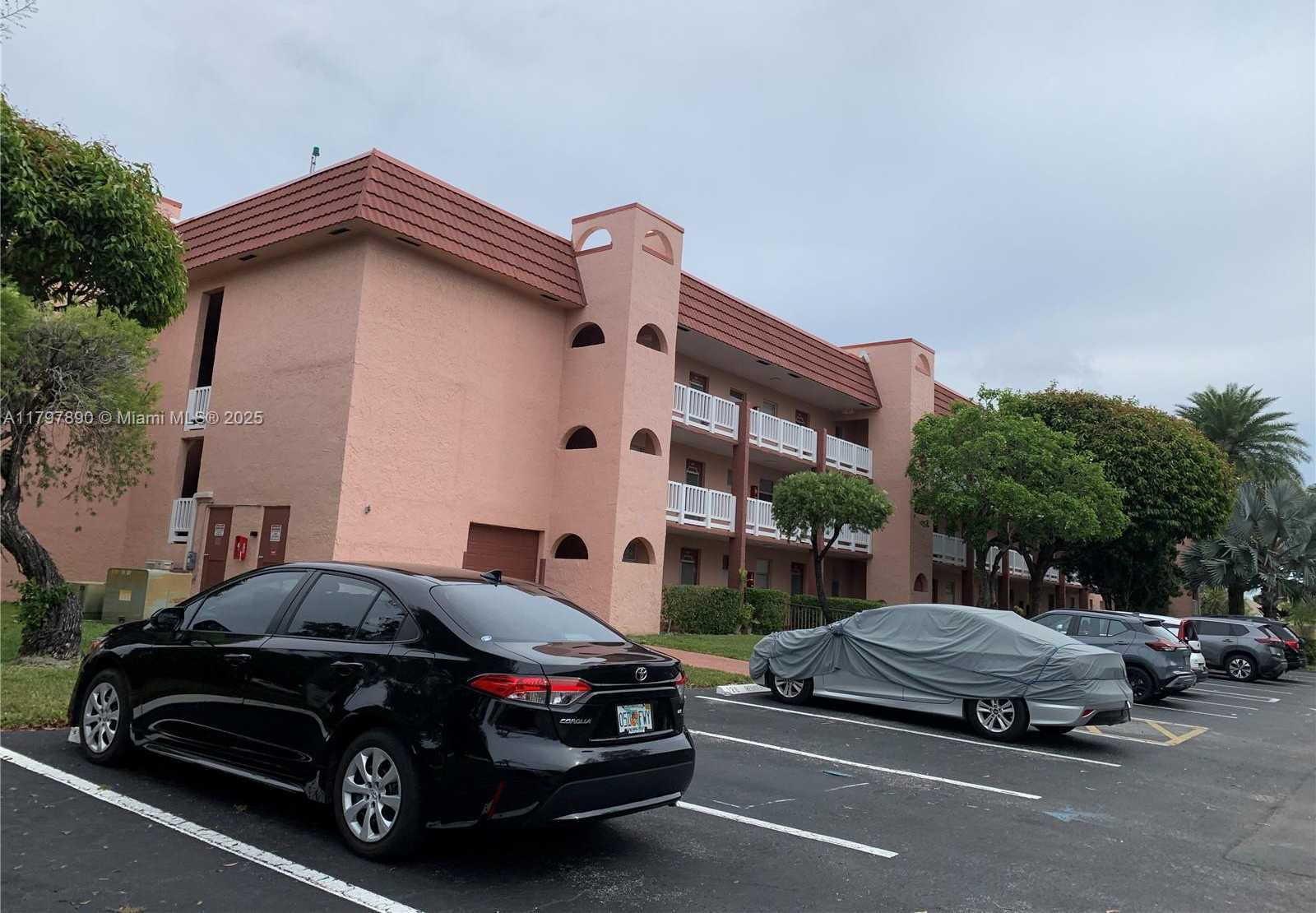 Small Image of 9621 SUNRISE LAKES BLVD #211, Sunrise Number 21