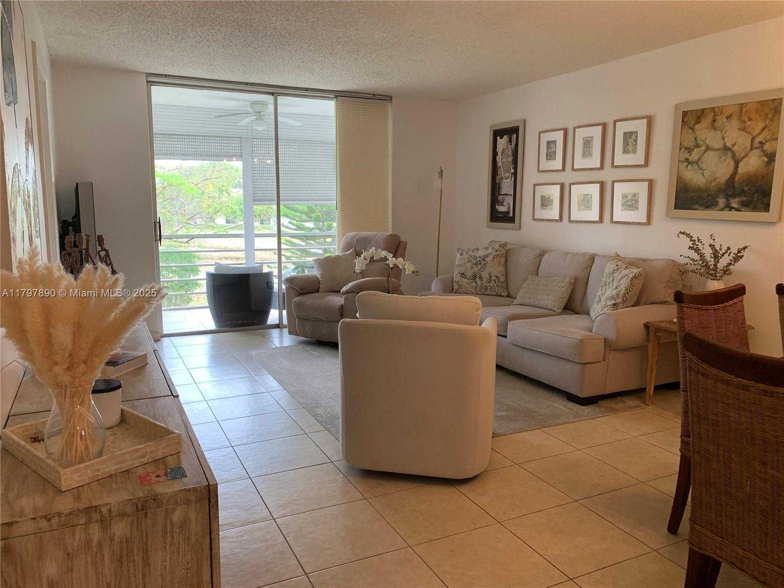 Small Image of 9621 SUNRISE LAKES BLVD #211, Sunrise Number 3