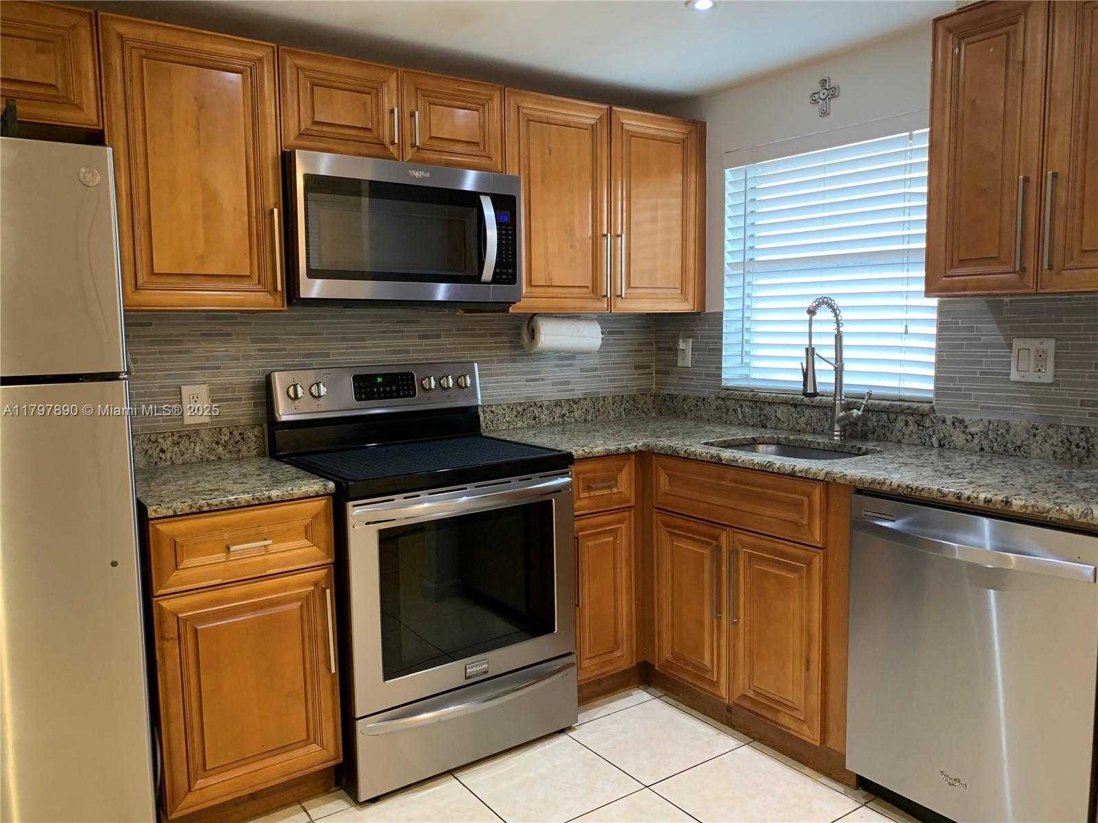 Small Image of 9621 SUNRISE LAKES BLVD #211, Sunrise Number 7