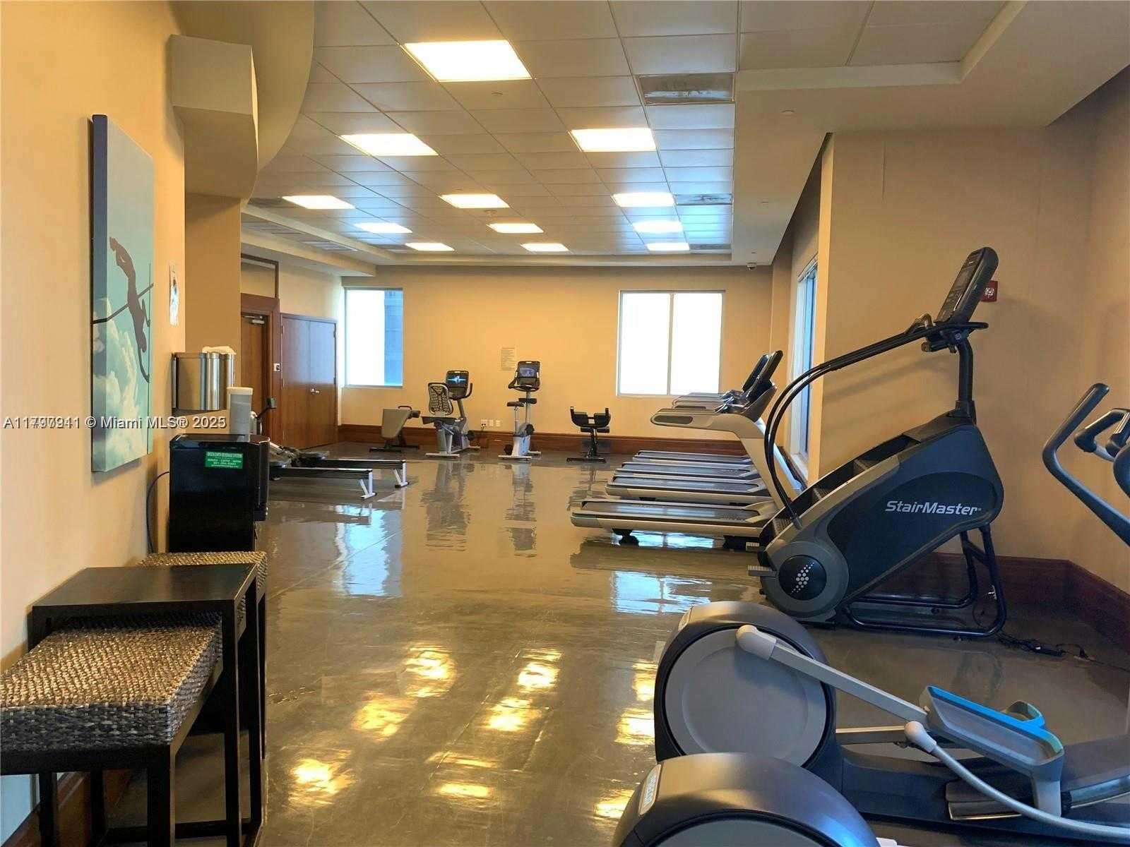 Small Image of 1060 BRICKELL AVE #1701, Miami Number 4