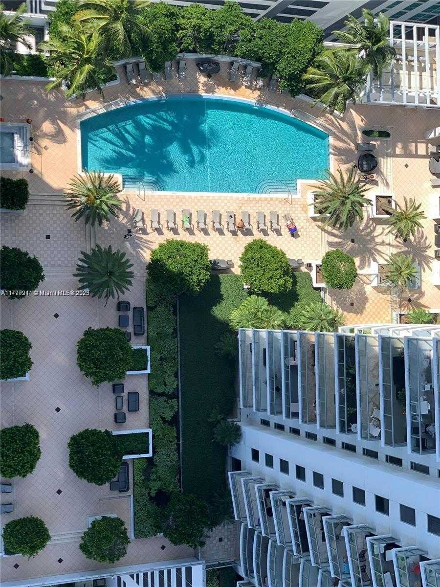 Small Image of 1060 BRICKELL AVE #1701, Miami Number 6