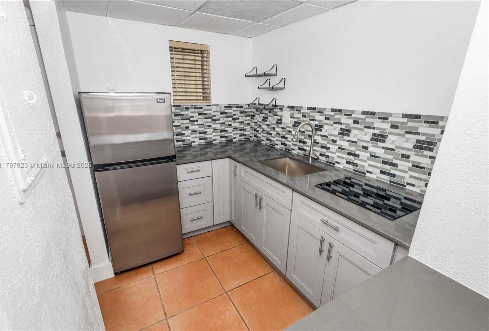 Small Image of 4747 COLLINS AVE #PH04, Miami Beach Number 12