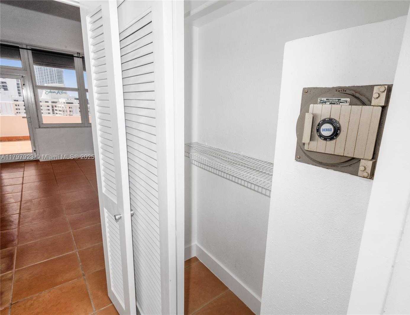 Small Image of 4747 COLLINS AVE #PH04, Miami Beach Number 15