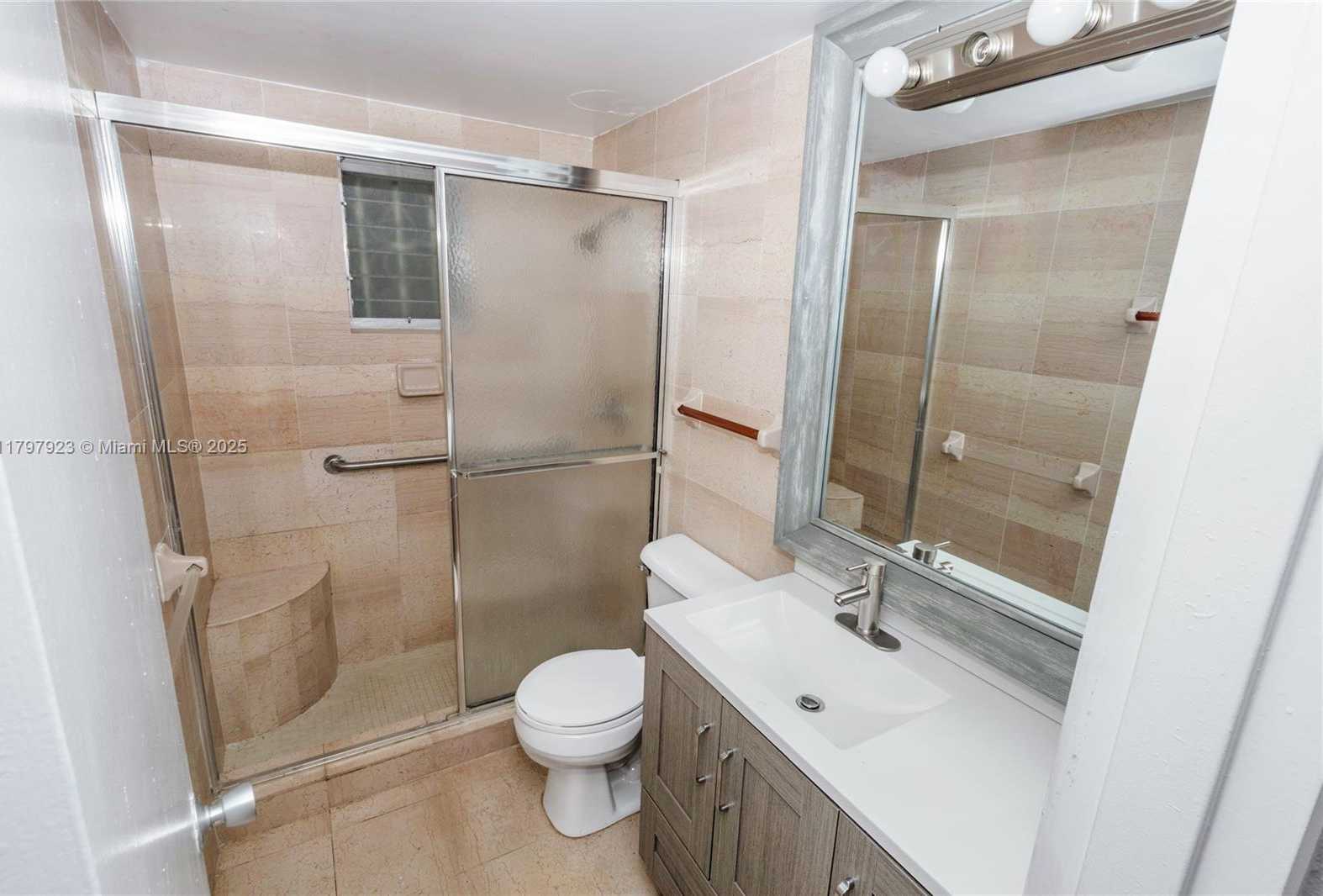 Small Image of 4747 COLLINS AVE #PH04, Miami Beach Number 16