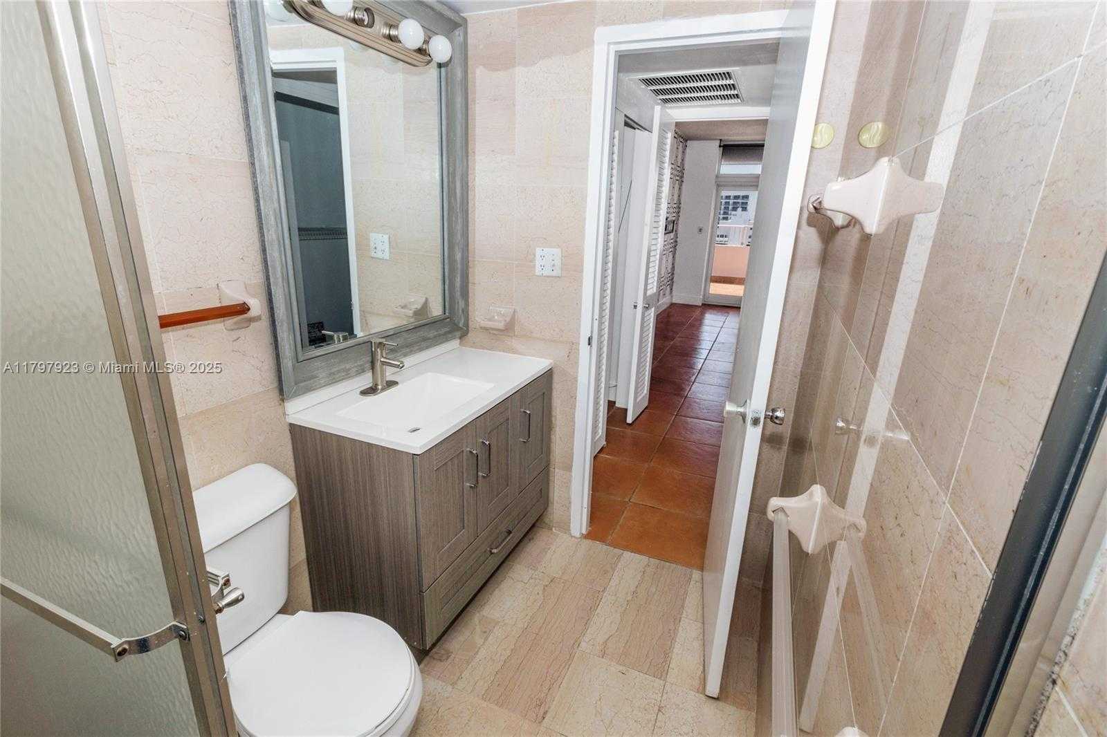 Small Image of 4747 COLLINS AVE #PH04, Miami Beach Number 17