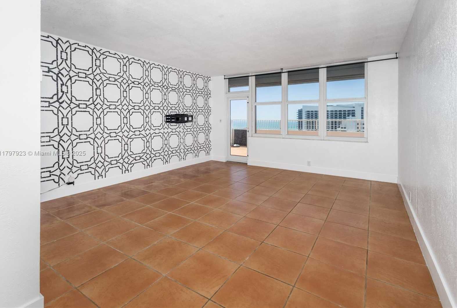 Small Image of 4747 COLLINS AVE #PH04, Miami Beach Number 7