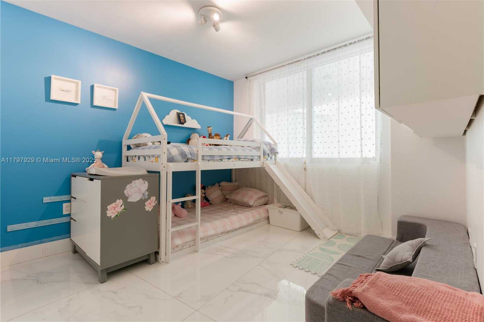Imagen de Pequeño Objeto