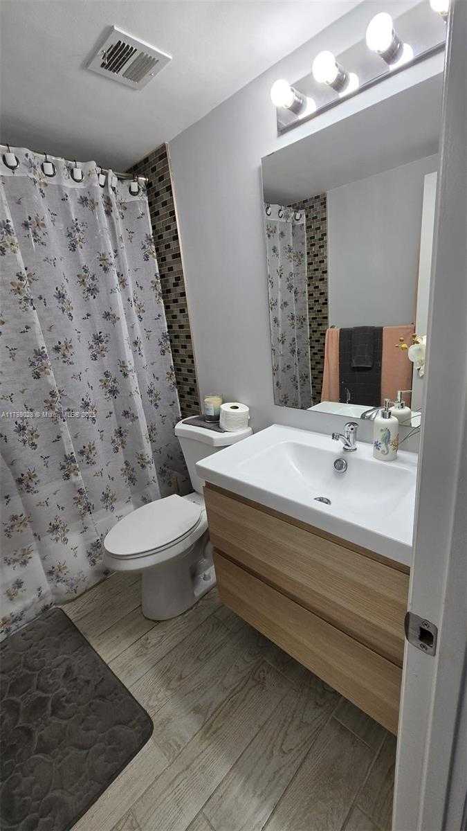 Small Image of 1985 SOUTH OCEAN DR #21D, Hallandale Beach Number 3