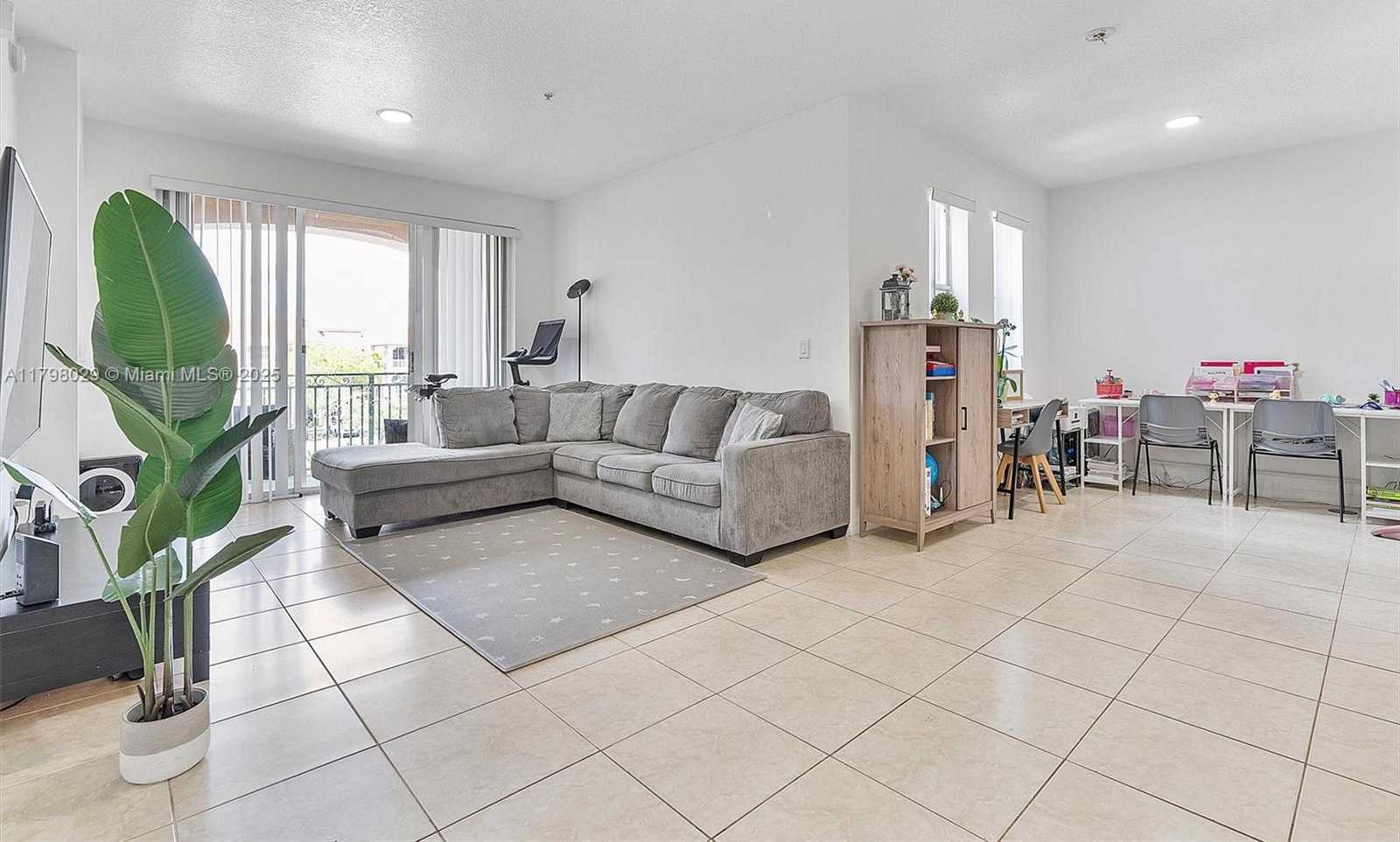 Small Image of 6420 NORTH WEST 114TH AVE #1338, Doral Number 3