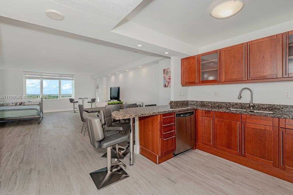 Small Image of 2301 COLLINS AVE #1531, Miami Beach Number 2