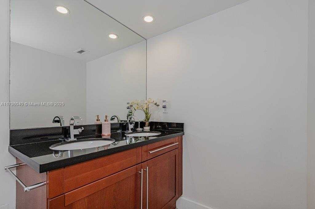 Small Image of 2301 COLLINS AVE #1531, Miami Beach Number 25