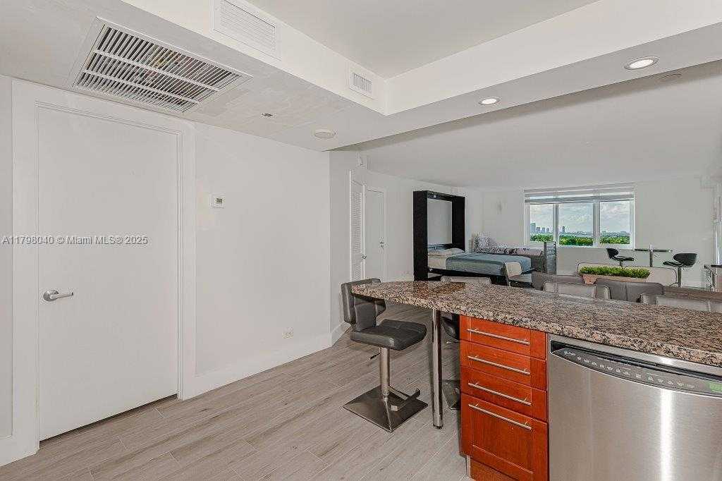 Small Image of 2301 COLLINS AVE #1531, Miami Beach Number 4
